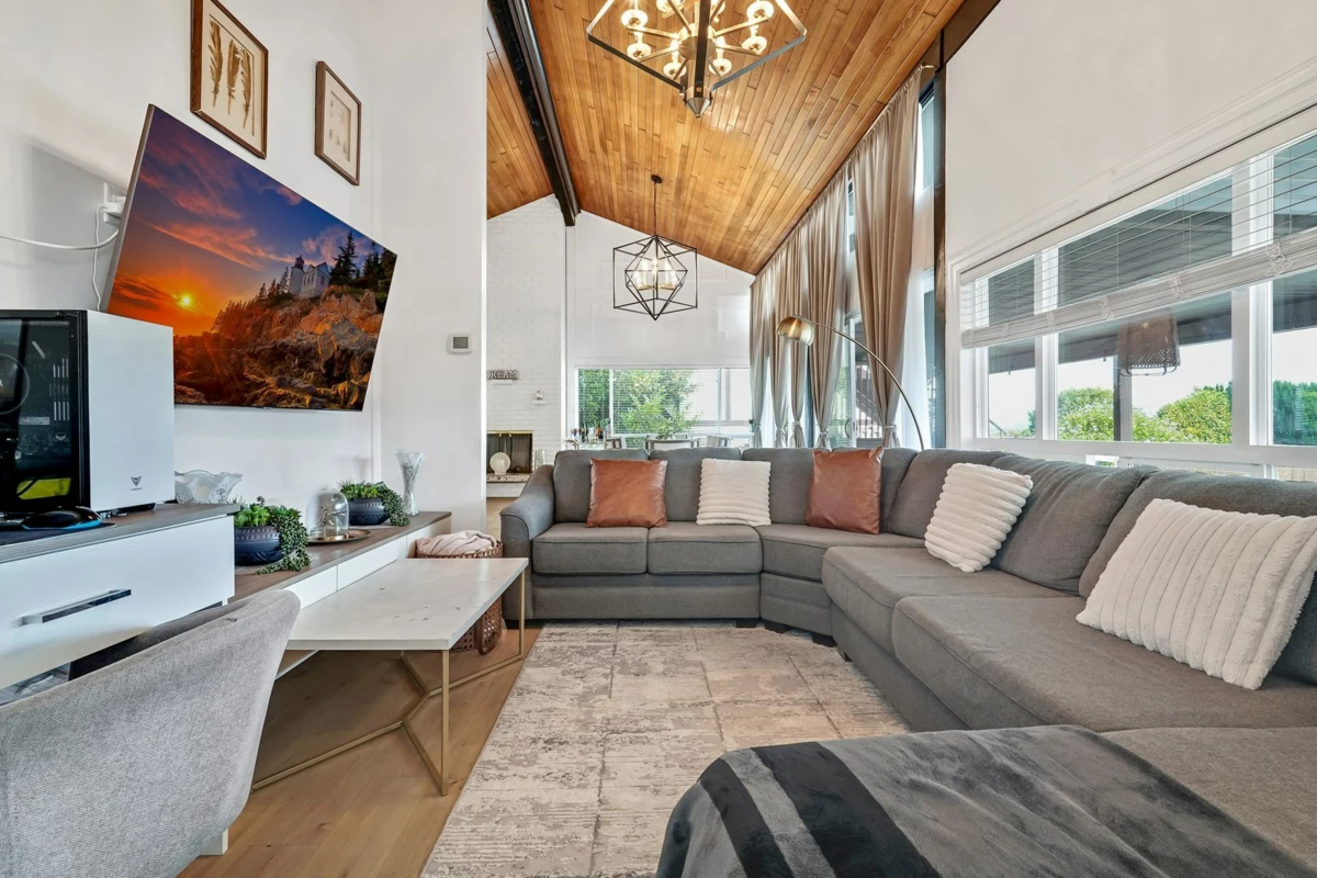 Walk-In Closet Photo of 284 54a Street, Delta, BC