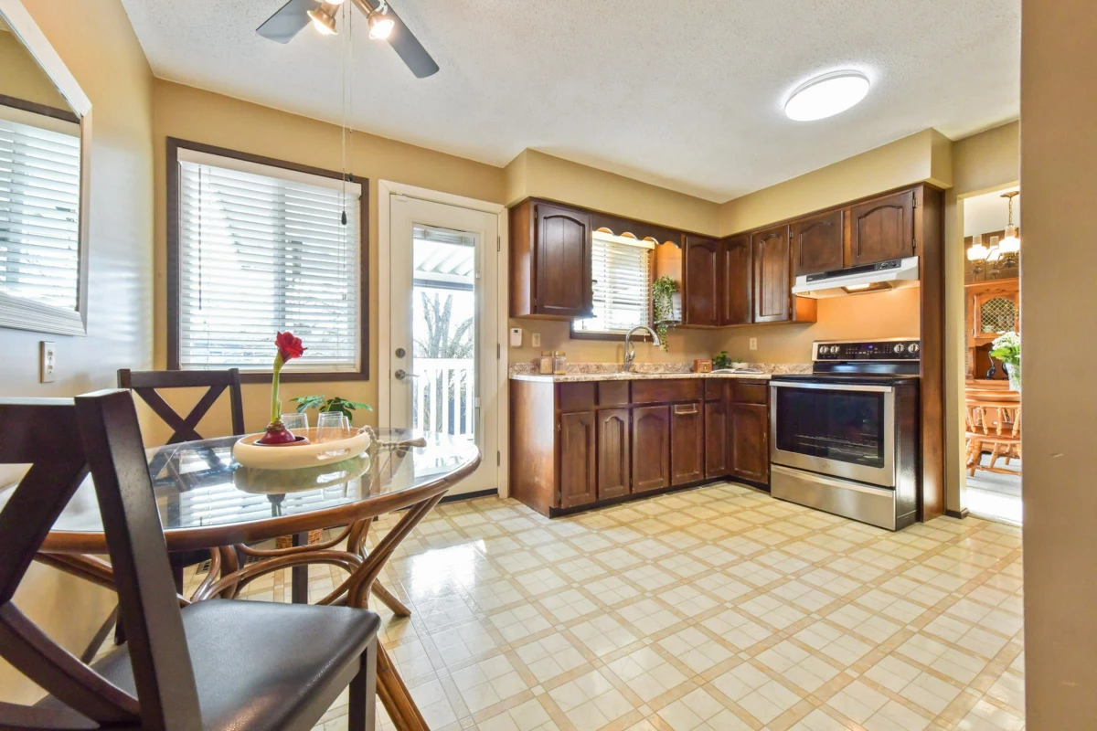 Walk-In Closet Photo of 46464 Brice Road, Chilliwack, BC