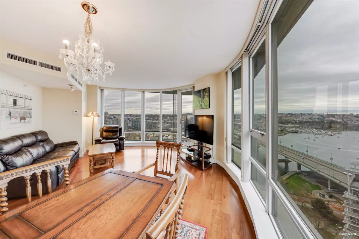 Kitchen Island Photo of 2705 918 Cooperage Way, Vancouver, BC