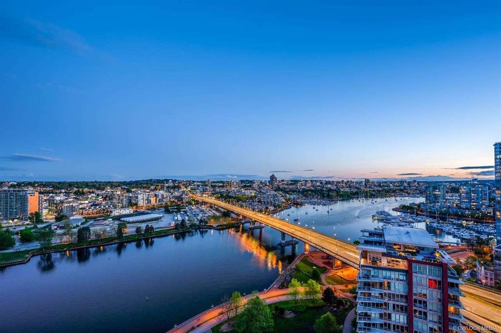 Outdoor Deck Photo of 2705 918 Cooperage Way, Vancouver, BC