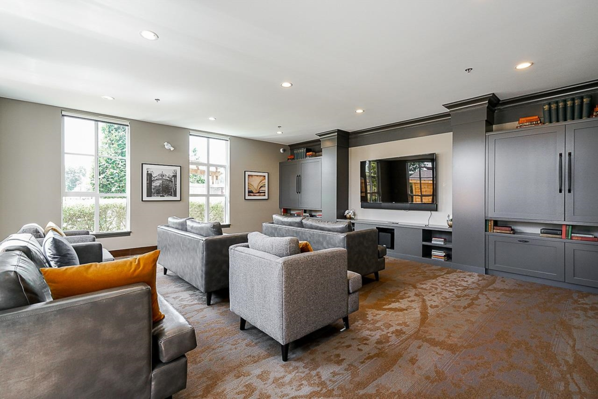 Garden / Landscaping Photo of 421 3323 151 Street, Surrey, BC