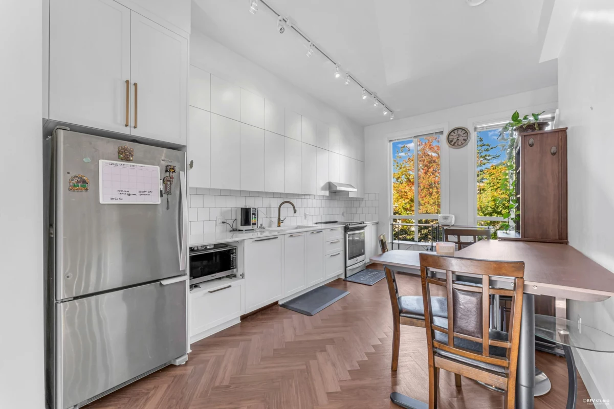 Dining Area Photo of 15 15828 27 Avenue, Surrey, BC