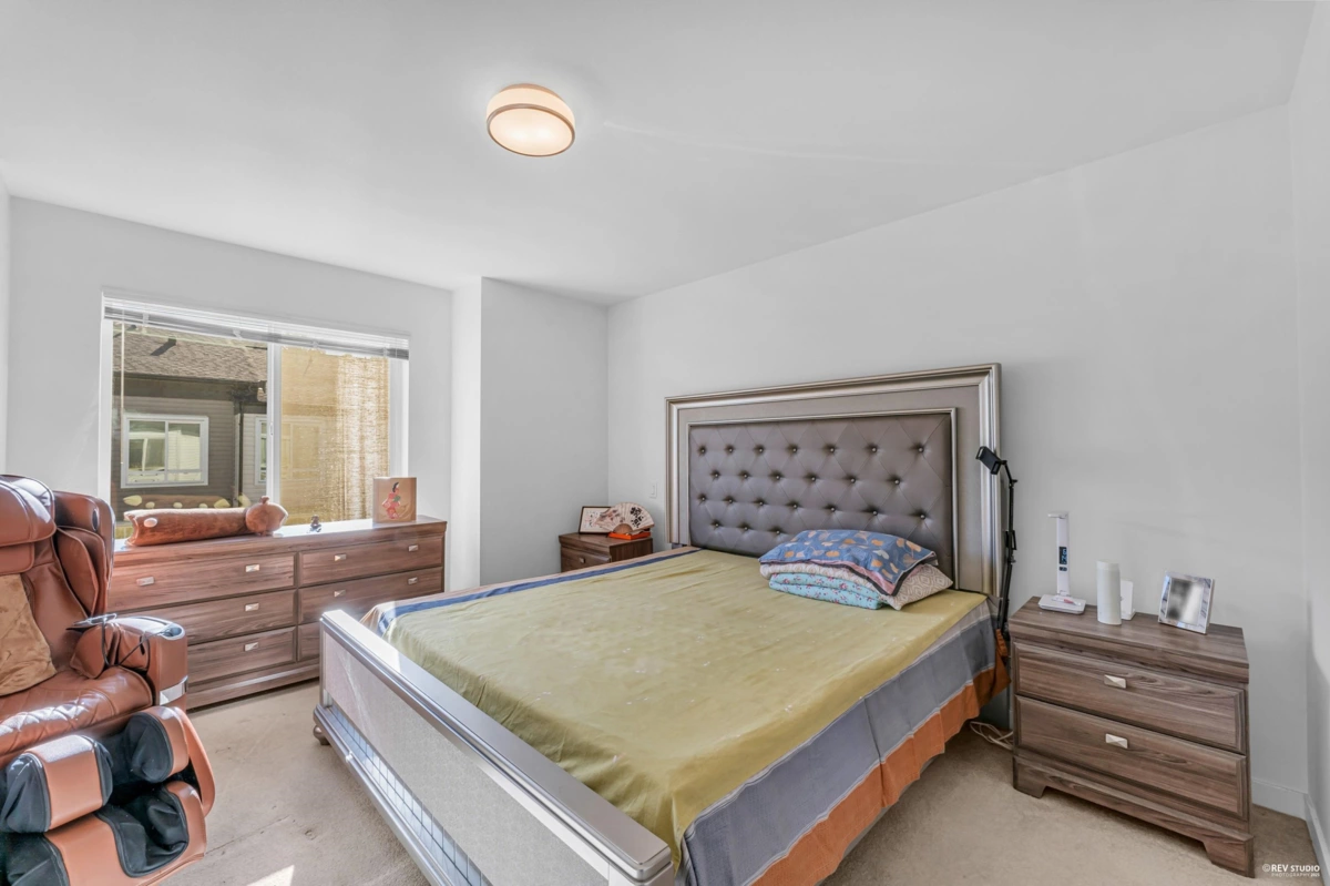 Kitchen Island Photo of 15 15828 27 Avenue, Surrey, BC