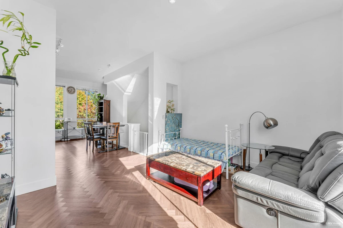 Living Room Photo of 15 15828 27 Avenue, Surrey, BC