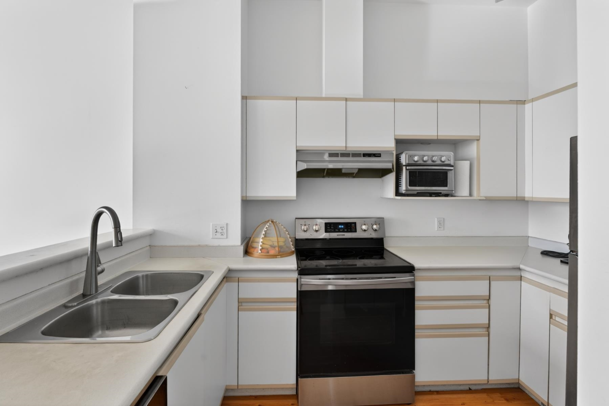 Backyard Photo of 3 3580 Rainier Place, Vancouver, BC