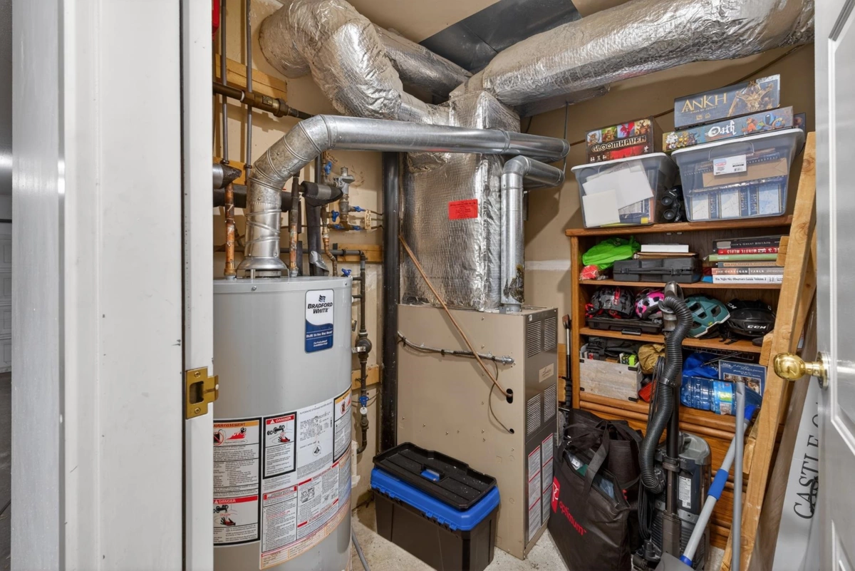 Basement Recreation Room Photo of 3 3580 Rainier Place, Vancouver, BC