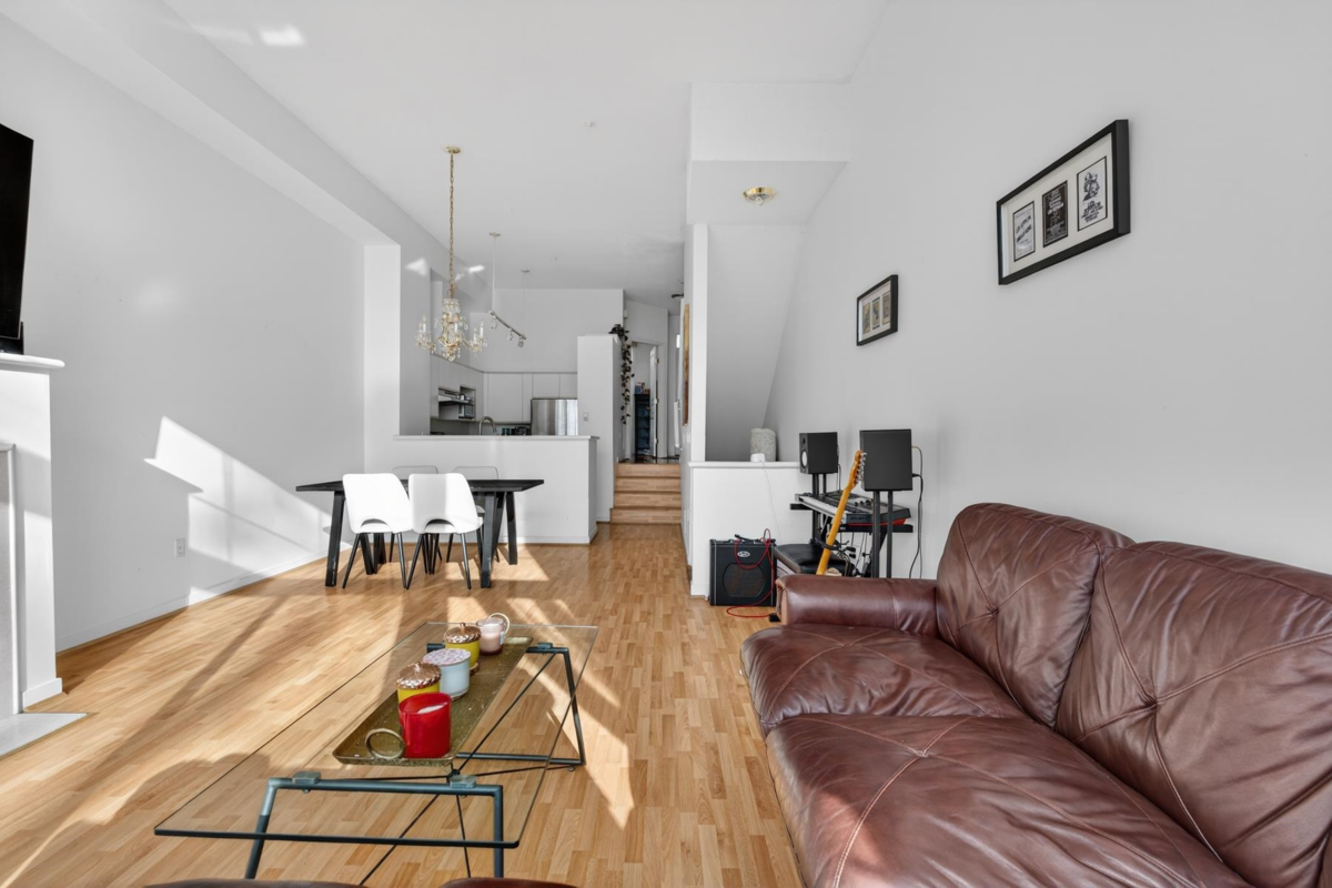 Entry Foyer Photo of 3 3580 Rainier Place, Vancouver, BC