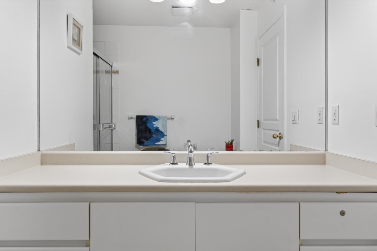 Guest Bathroom Photo of 3 3580 Rainier Place, Vancouver, BC