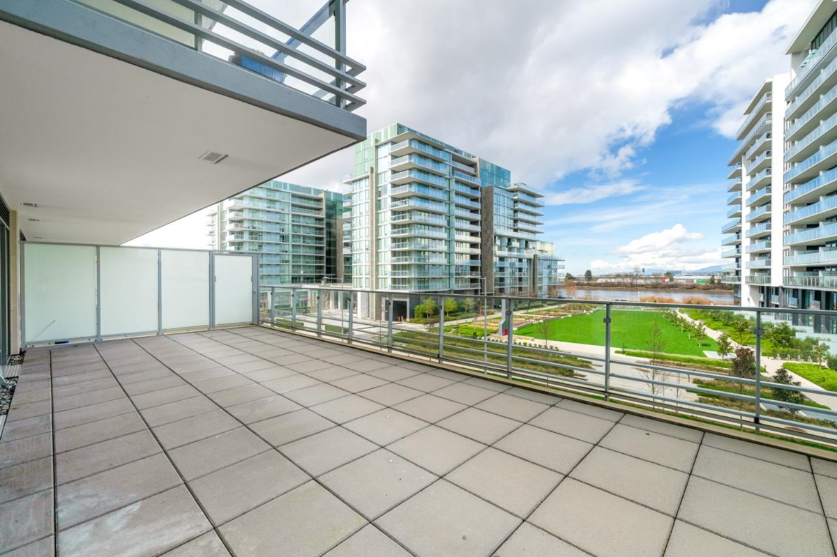 Kitchen Photo of 305 6688 Pearson Way, Richmond, BC