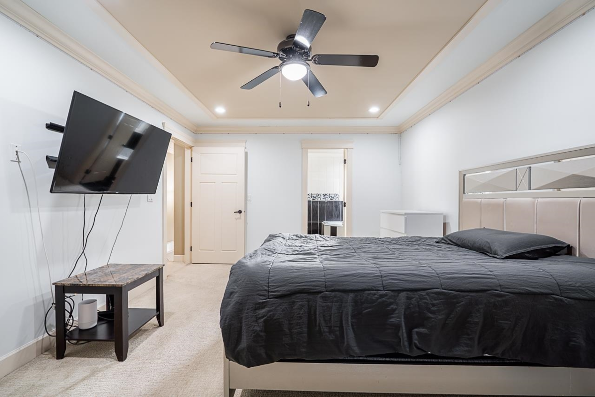 Entry Foyer Photo of 12567 66 Avenue, Surrey, BC