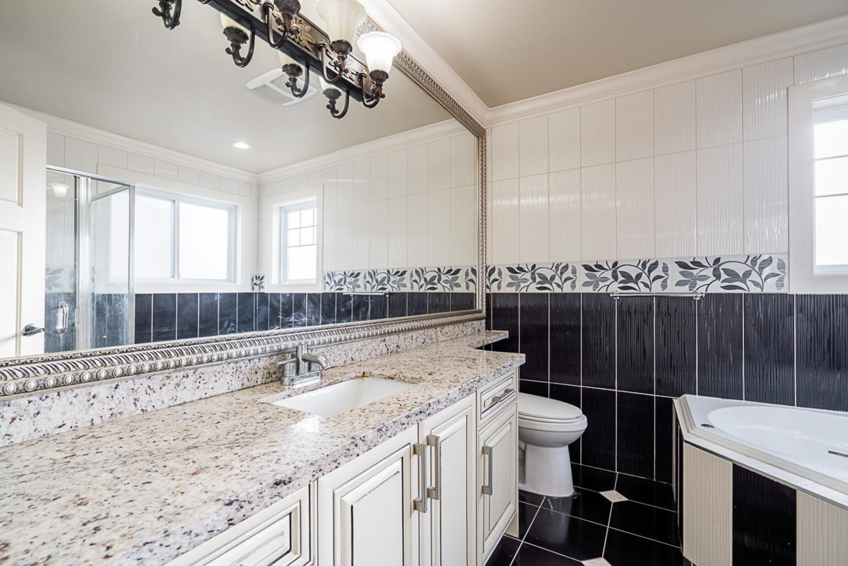 Hallway Photo of 12567 66 Avenue, Surrey, BC