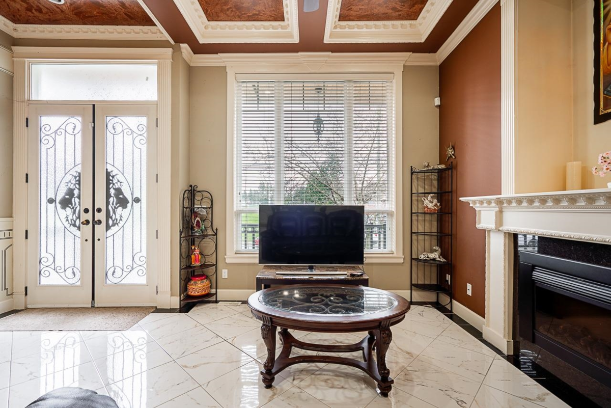 Kitchen Island Photo of 12567 66 Avenue, Surrey, BC