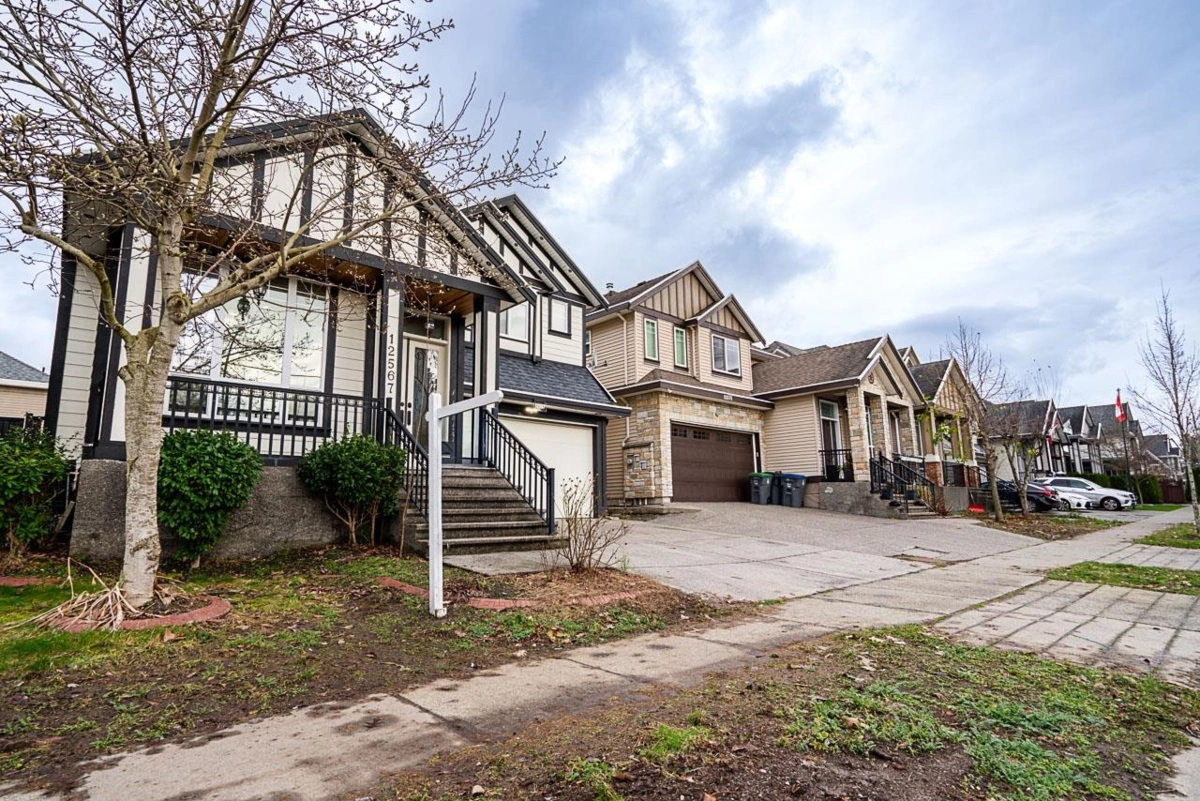 Living Room Photo of 12567 66 Avenue, Surrey, BC