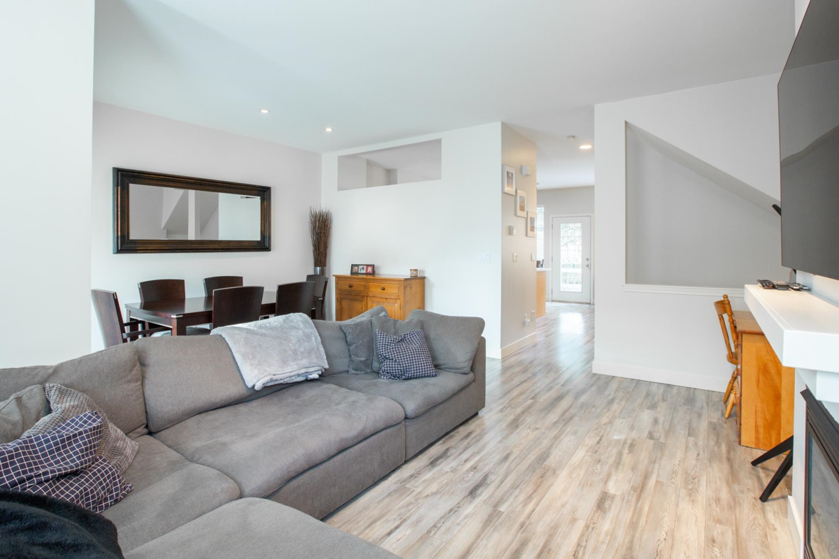 Dining Area Photo of 66 6050 166 Street, Surrey, BC