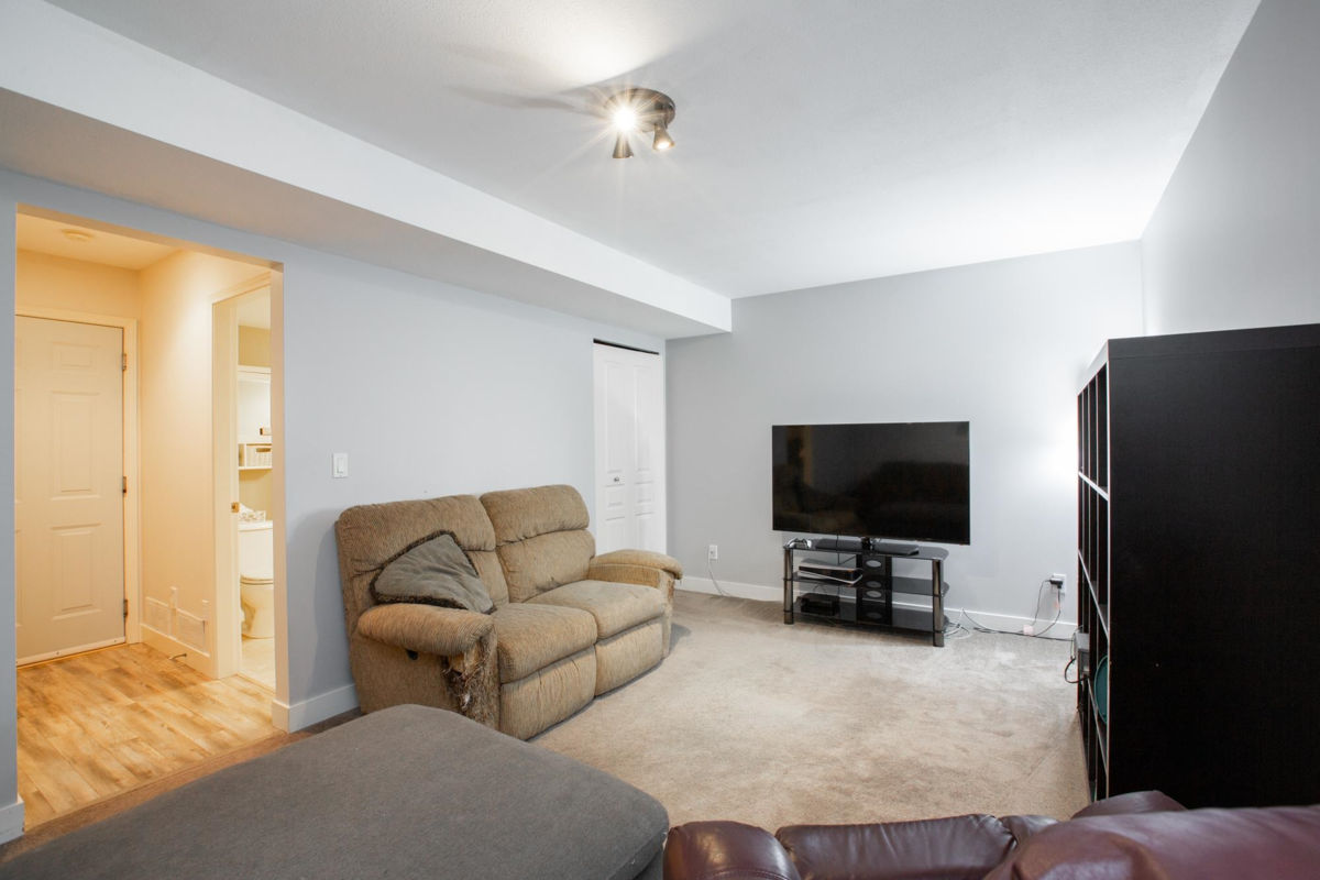 Front Yard Photo of 66 6050 166 Street, Surrey, BC