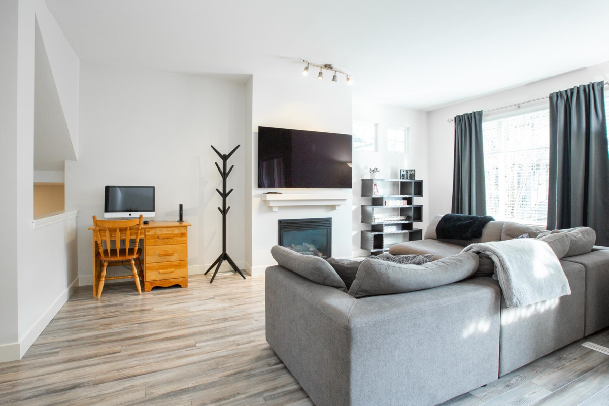 Kitchen Island Photo of 66 6050 166 Street, Surrey, BC