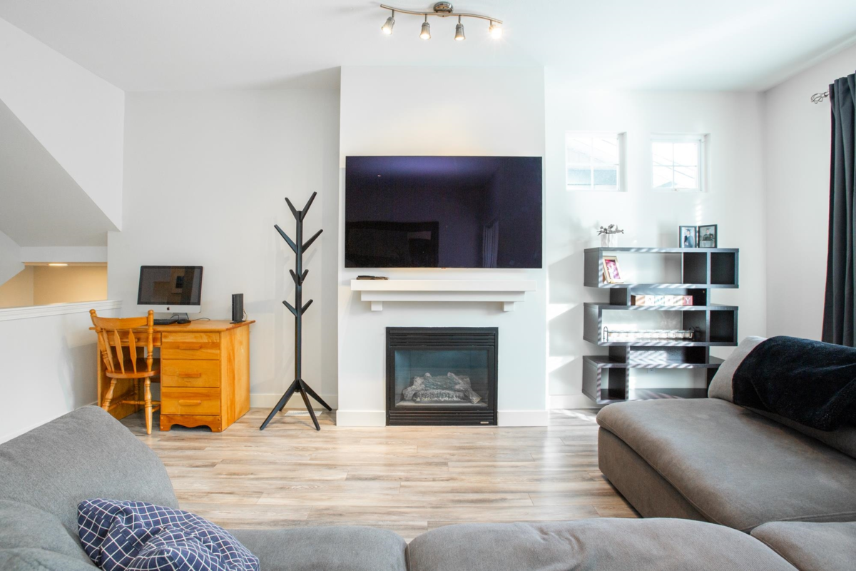 Kitchen Photo of 66 6050 166 Street, Surrey, BC