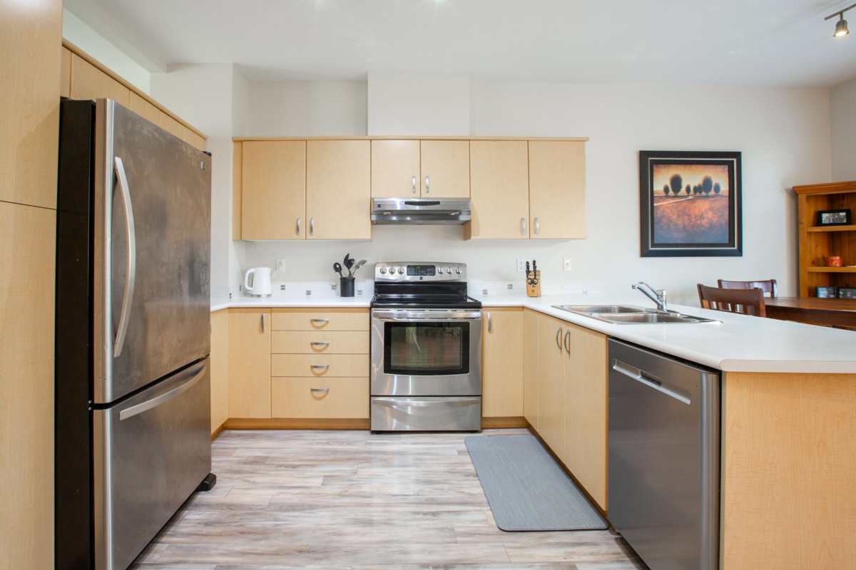 Primary Bathroom Photo of 66 6050 166 Street, Surrey, BC