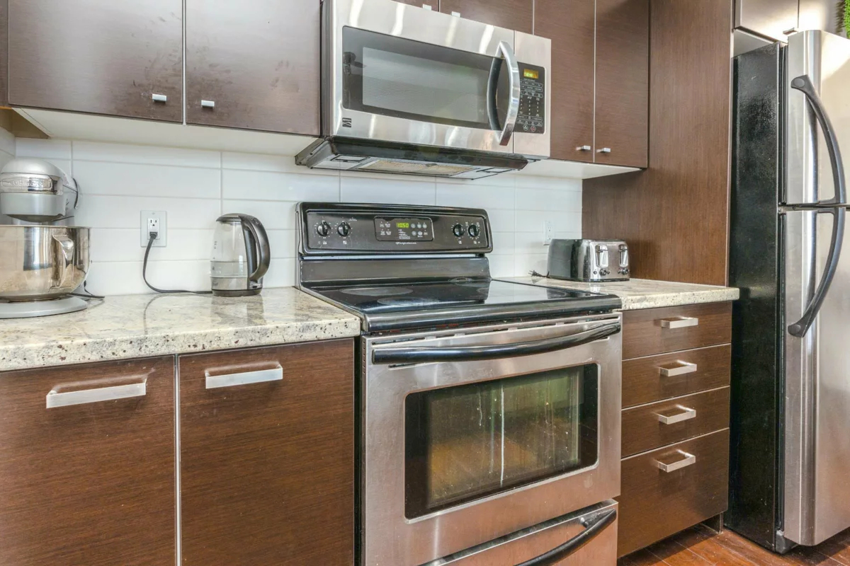 Dining Area Photo of 401 18755 68 Avenue, Surrey, BC