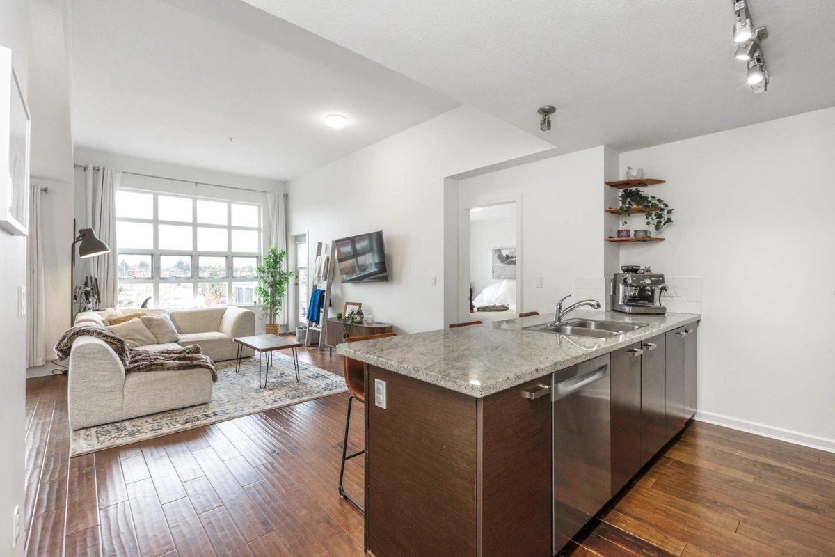 Kitchen Photo of 401 18755 68 Avenue, Surrey, BC