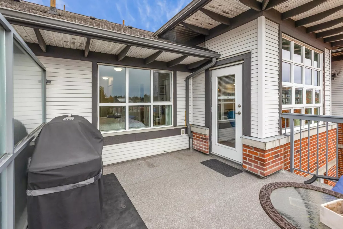 Mudroom Photo of 401 18755 68 Avenue, Surrey, BC