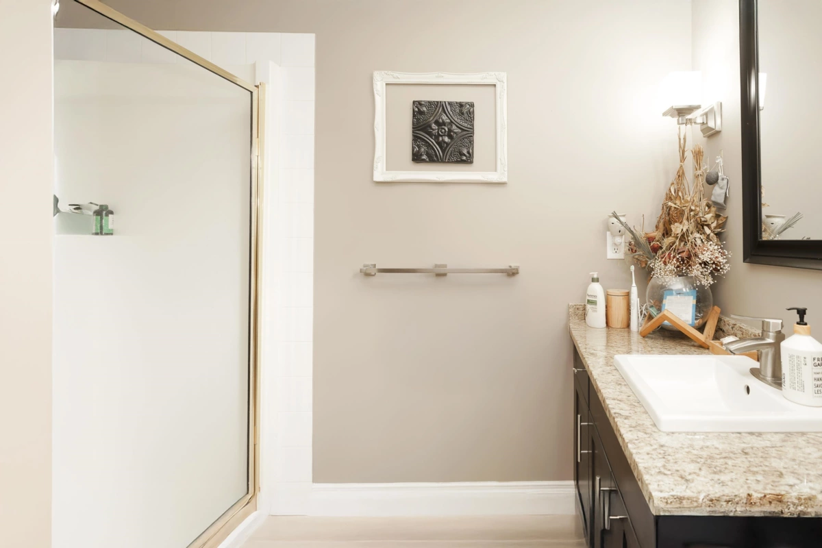 Guest Bathroom Photo of 13 5415 Peach Road, Chilliwack, BC