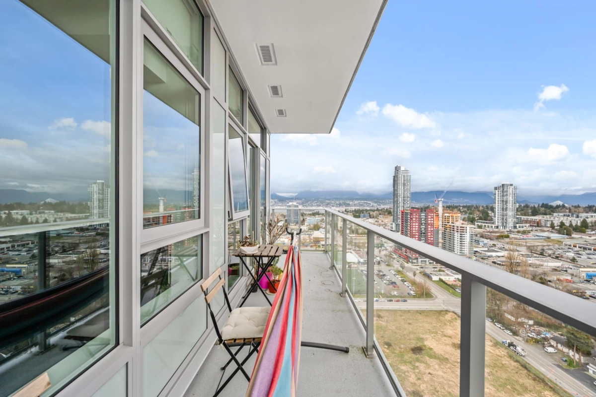 Staircase Photo of 2802 13428 105 Avenue, Surrey, BC