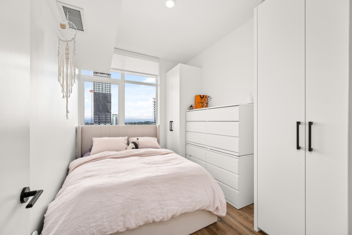 Walk-In Closet Photo of 2802 13428 105 Avenue, Surrey, BC