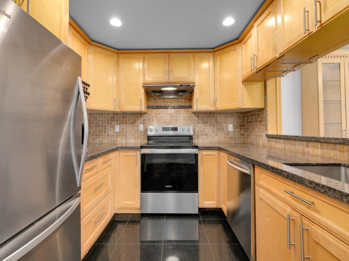 Kitchen Photo of 255 1440 Garden Place, Delta, BC