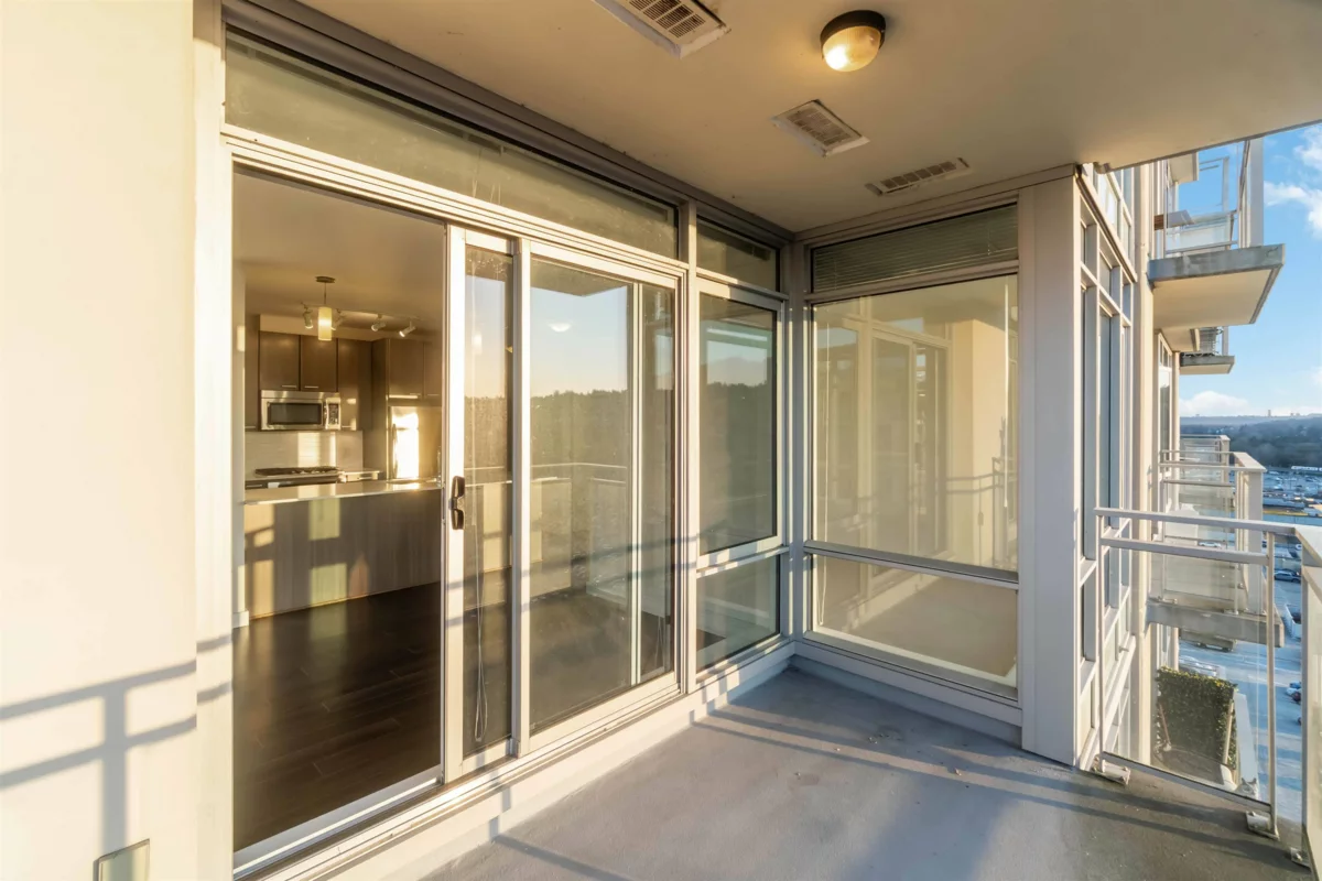 Walk-In Closet Photo of 1909 2955 Atlantic Avenue, Coquitlam, BC