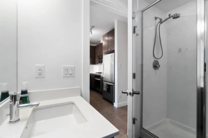 1909 2955 Atlantic Avenue, Coquitlam, BC