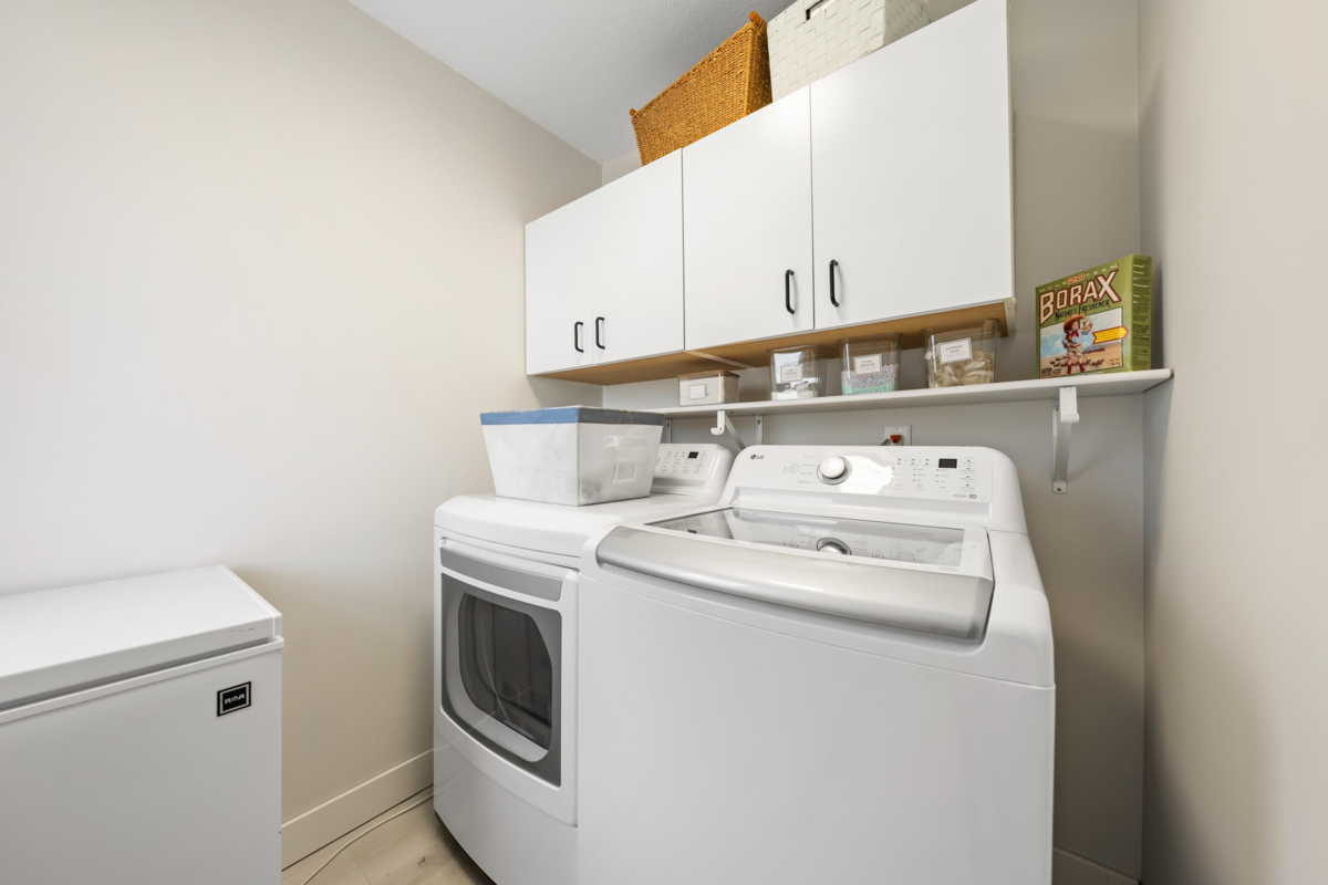 Backyard Photo of 2 14985 Victoria Avenue, White Rock, BC