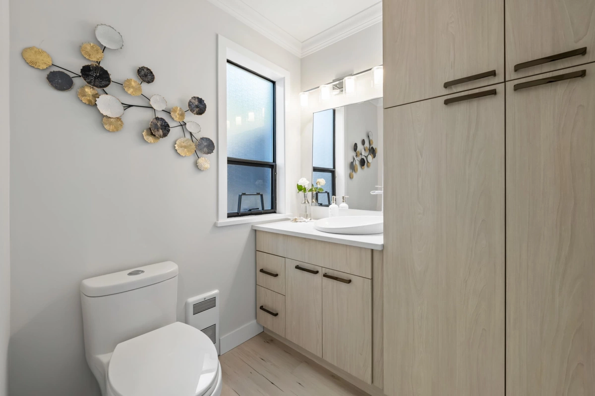 Basement Recreation Room Photo of 2 14985 Victoria Avenue, White Rock, BC