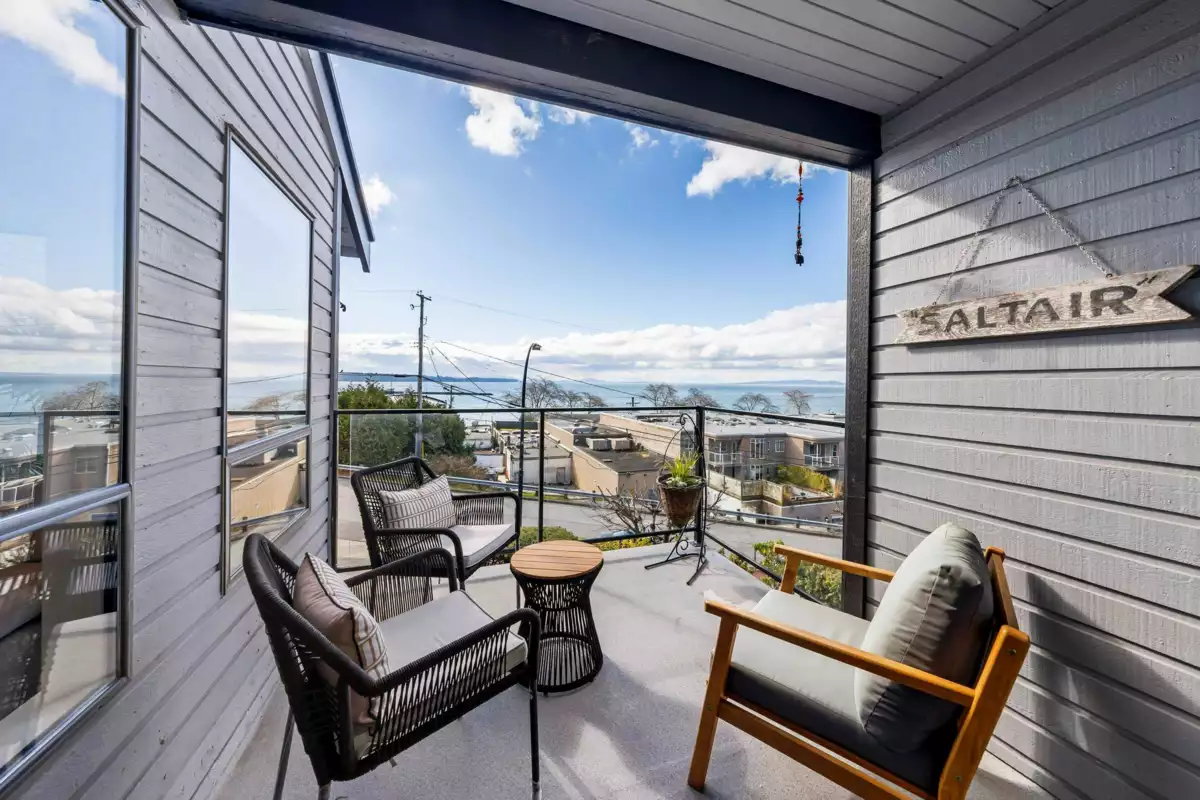 Bedroom 3 Photo of 2 14985 Victoria Avenue, White Rock, BC