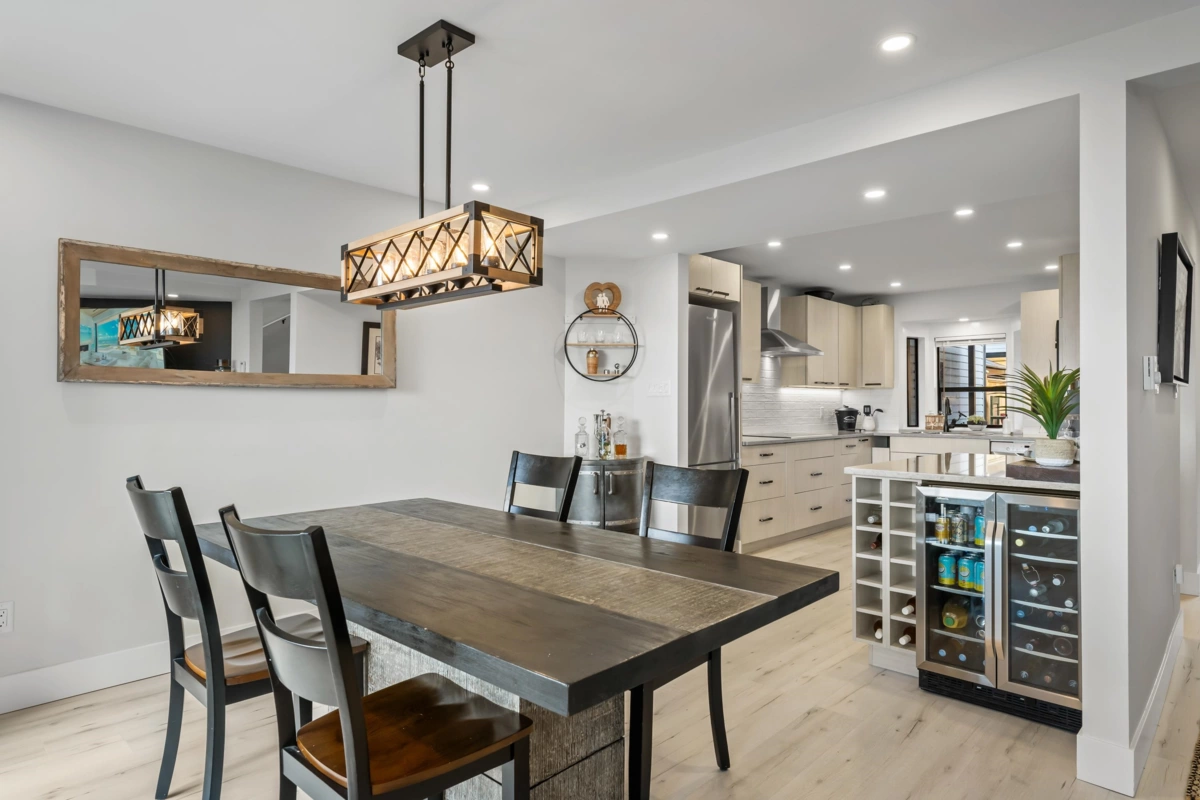 Bedroom 4 Photo of 2 14985 Victoria Avenue, White Rock, BC
