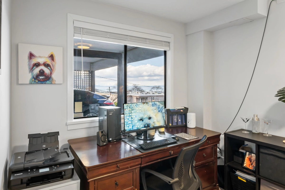 Dining Area Photo of 2 14985 Victoria Avenue, White Rock, BC