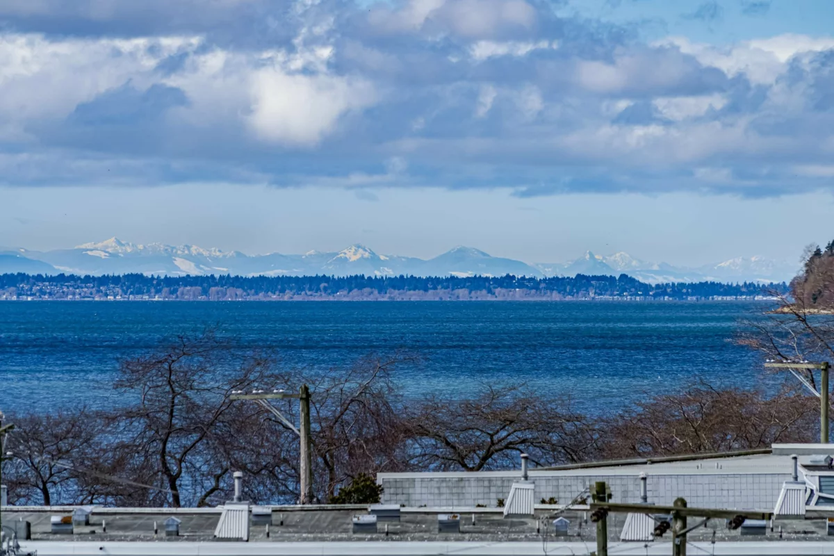 Fitness Center Photo Near 2 14985 Victoria Avenue, White Rock, BC