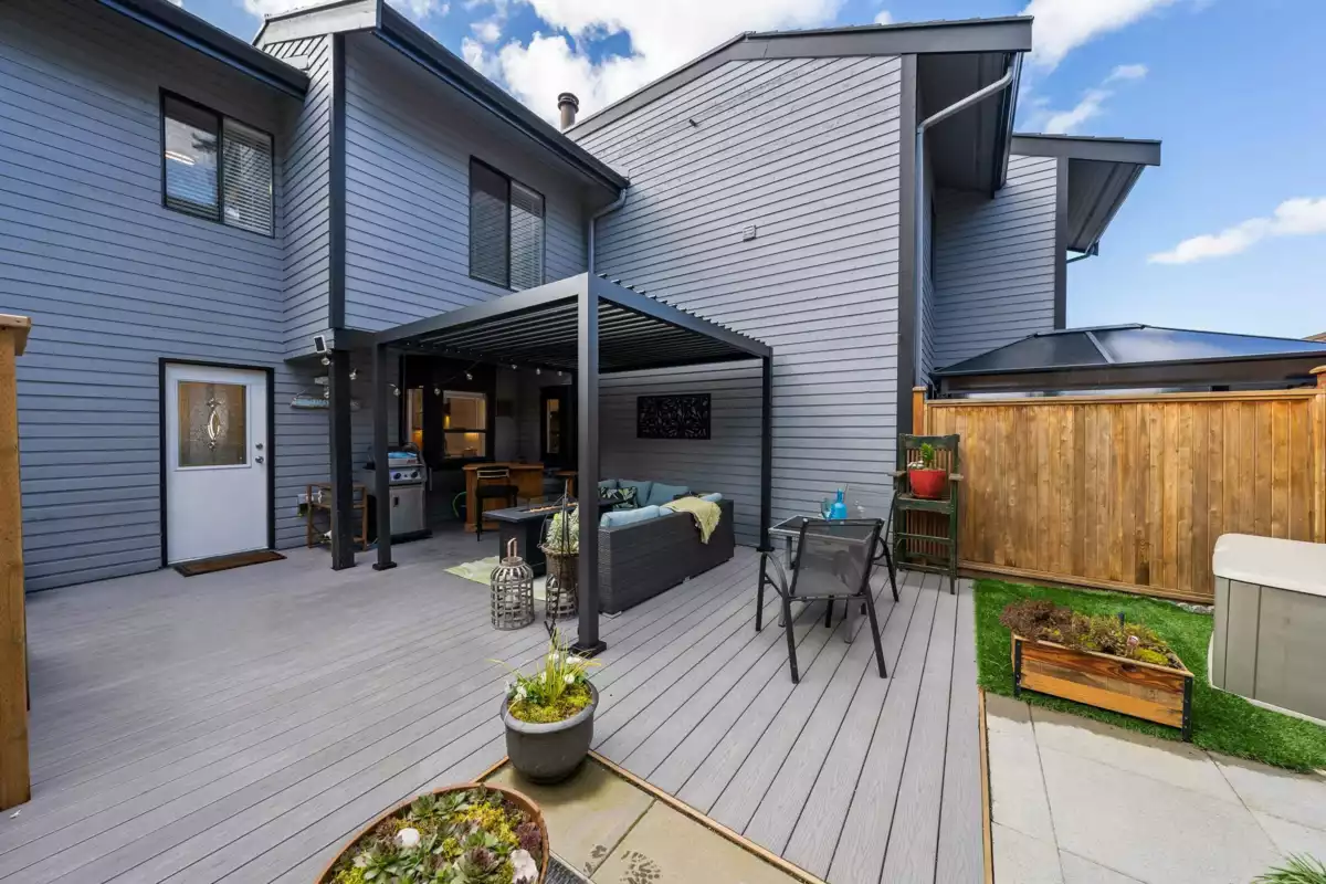 Hot Tub / Spa Photo of 2 14985 Victoria Avenue, White Rock, BC