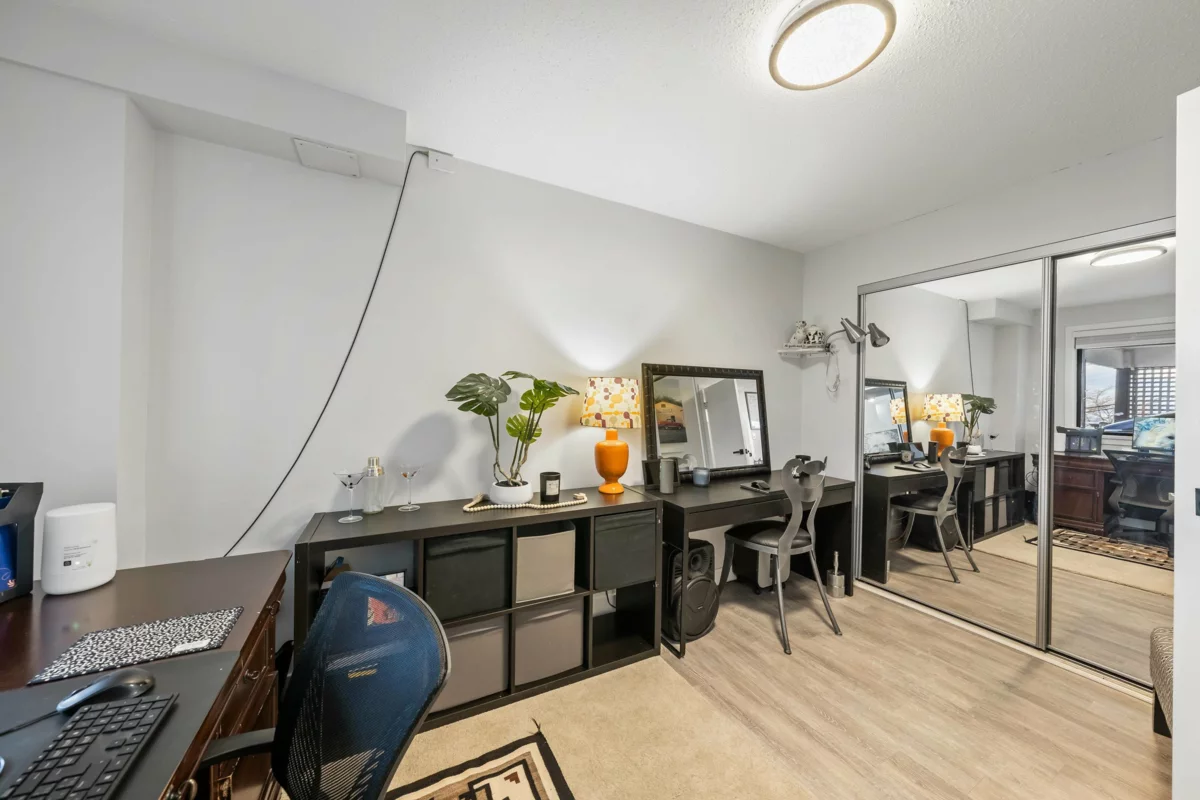 Kitchen Photo of 2 14985 Victoria Avenue, White Rock, BC