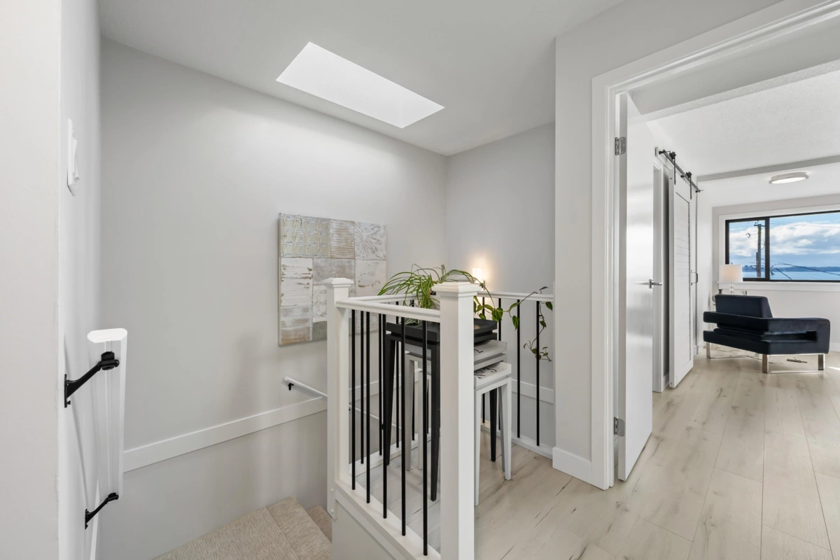 Laundry Room Photo of 2 14985 Victoria Avenue, White Rock, BC