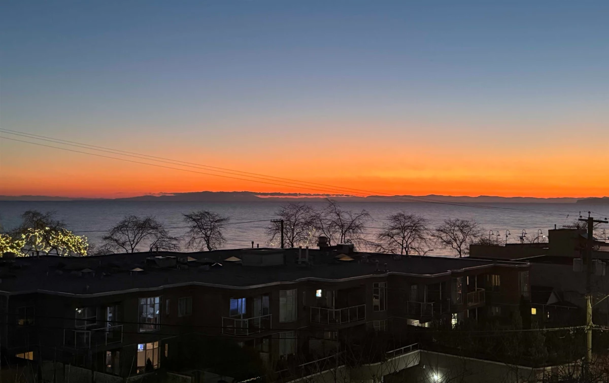 Playground / Recreational Area Near 2 14985 Victoria Avenue, White Rock, BC