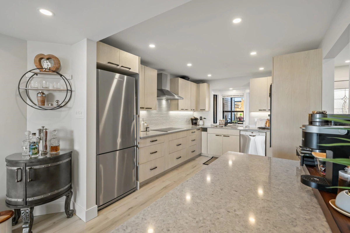 Powder Room Photo of 2 14985 Victoria Avenue, White Rock, BC