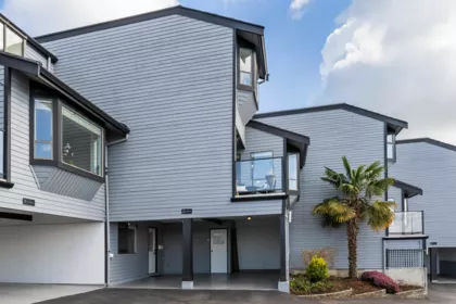 2 14985 Victoria Avenue, White Rock, BC