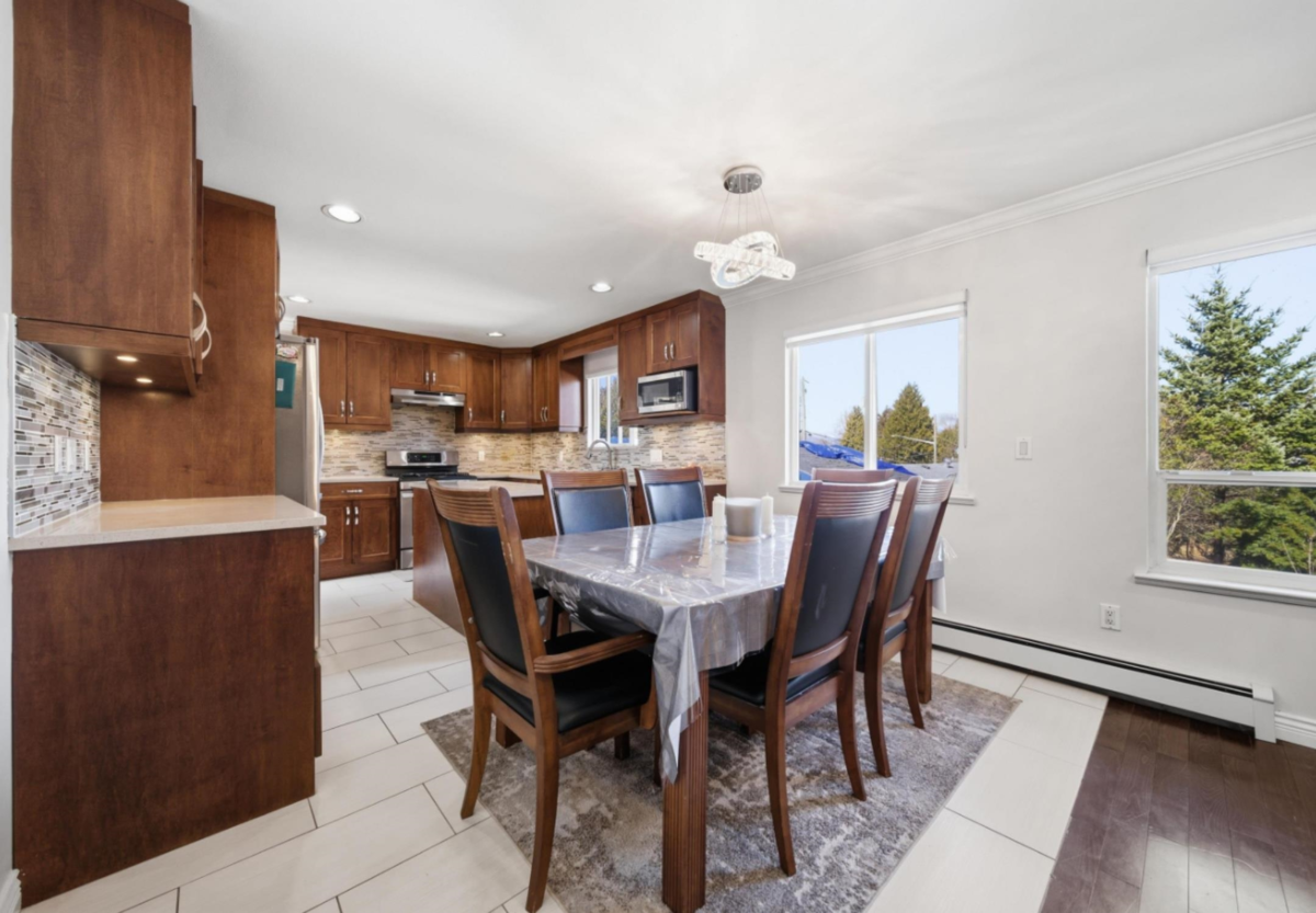 Breakfast Nook Photo of 13155 110 Avenue, Surrey, BC