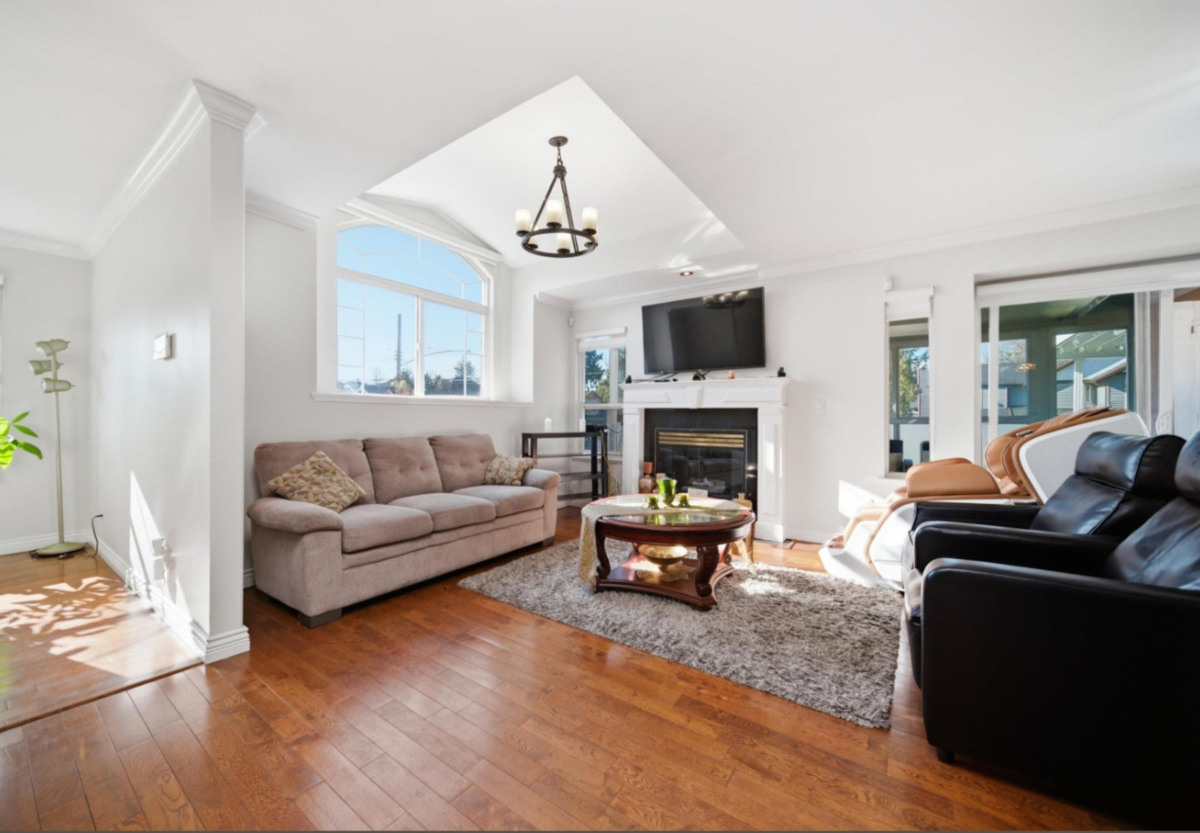 Dining Area Photo of 13155 110 Avenue, Surrey, BC