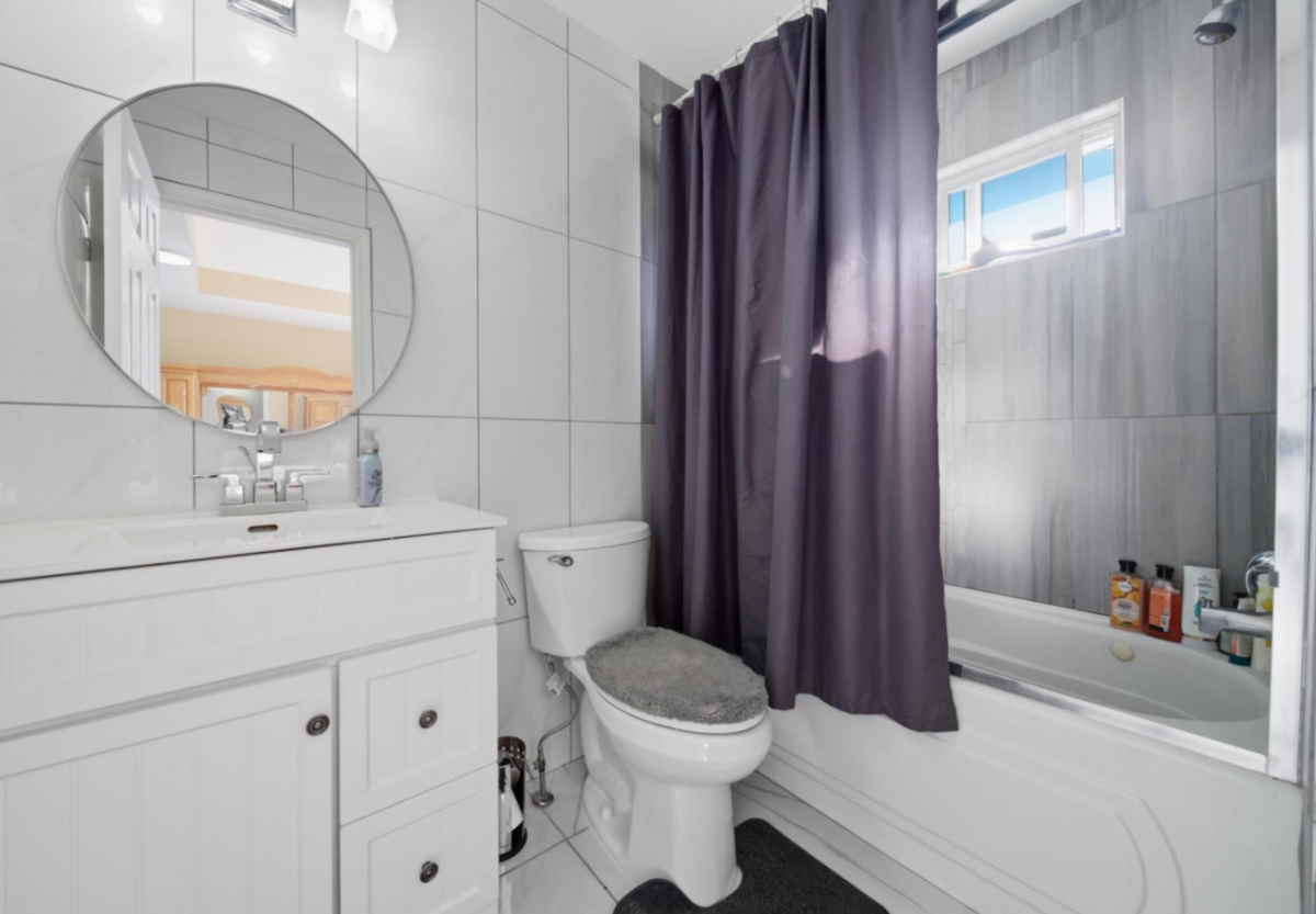 Mudroom Photo of 13155 110 Avenue, Surrey, BC