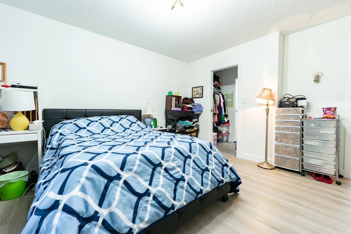 Entry Foyer Photo of 15098 98a Avenue, Surrey, BC