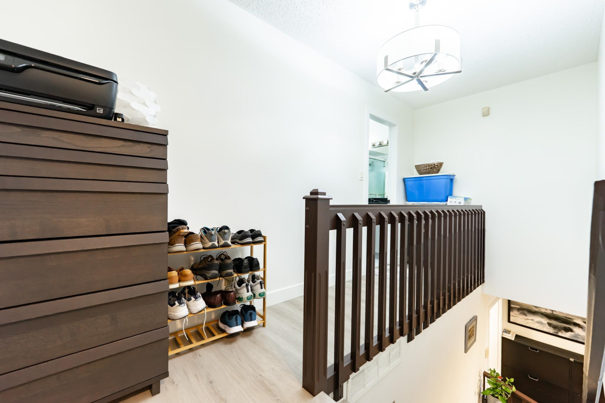 Front Yard Photo of 15098 98a Avenue, Surrey, BC