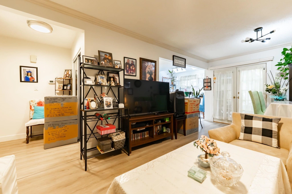 Guest Bathroom Photo of 15098 98a Avenue, Surrey, BC