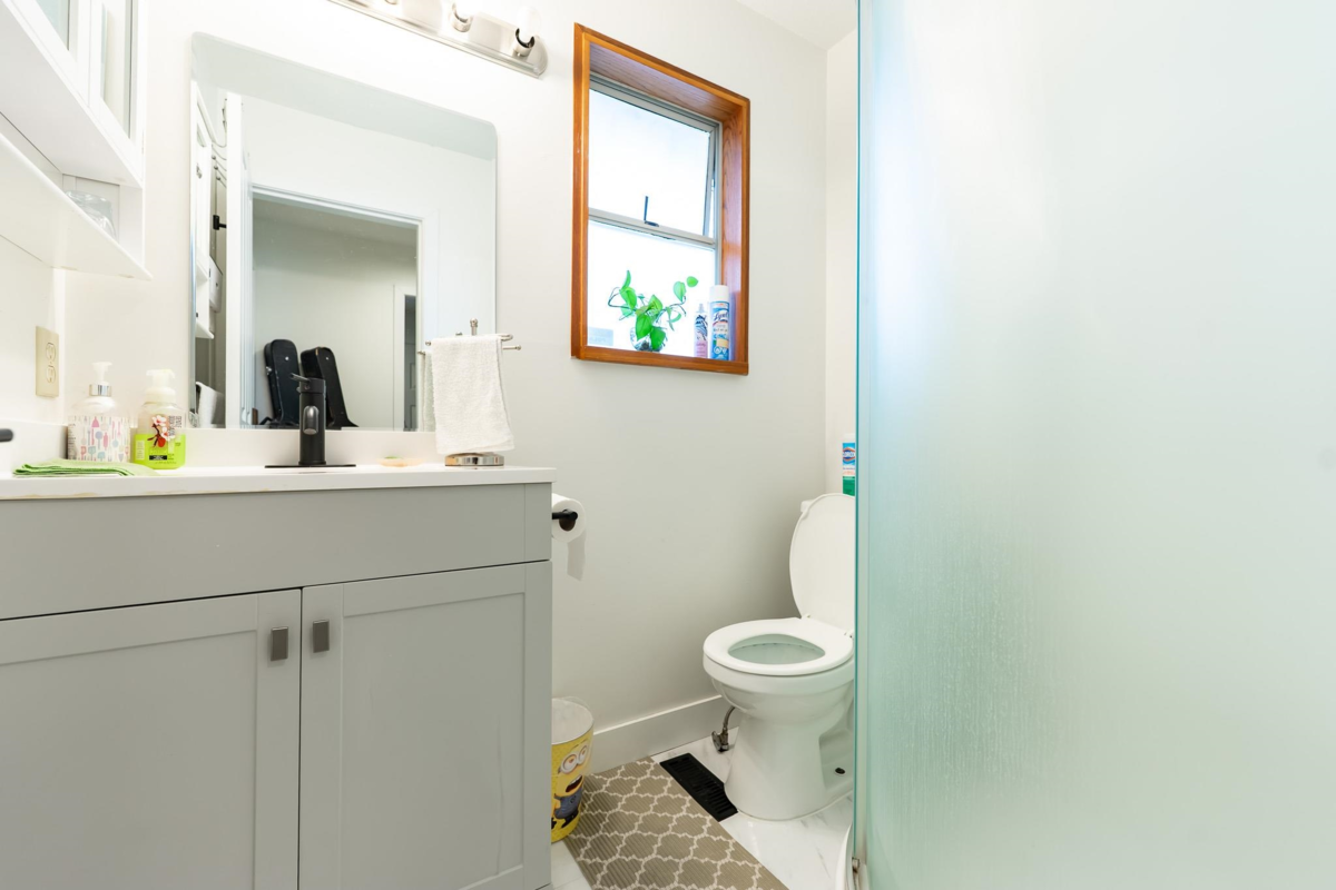 Hot Tub / Spa Photo of 15098 98a Avenue, Surrey, BC